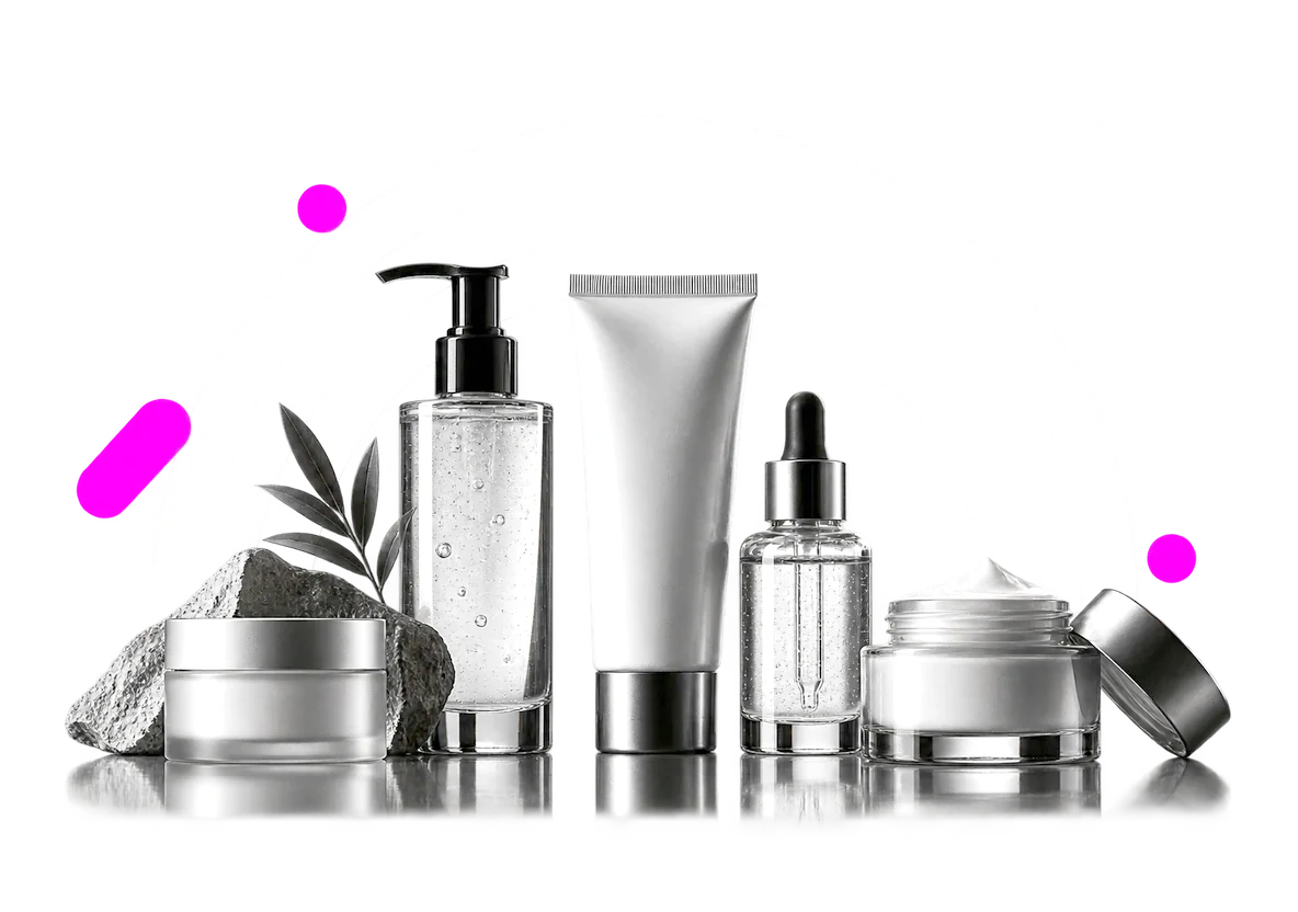 Set di prodotti skincare allineati su un piano riflettente, con un anello di luce che li attraversa da dietro