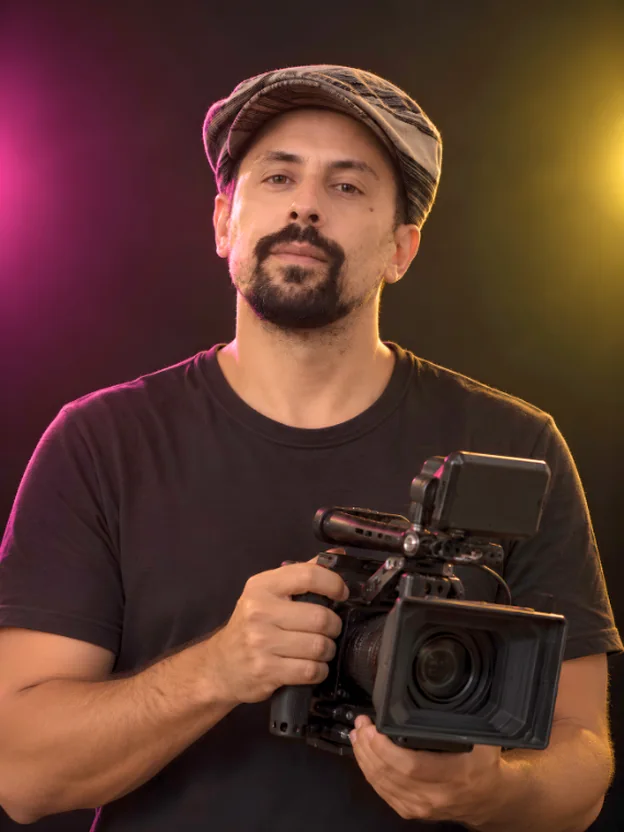 Ritratto di Khristof, regista e video production di Socialee